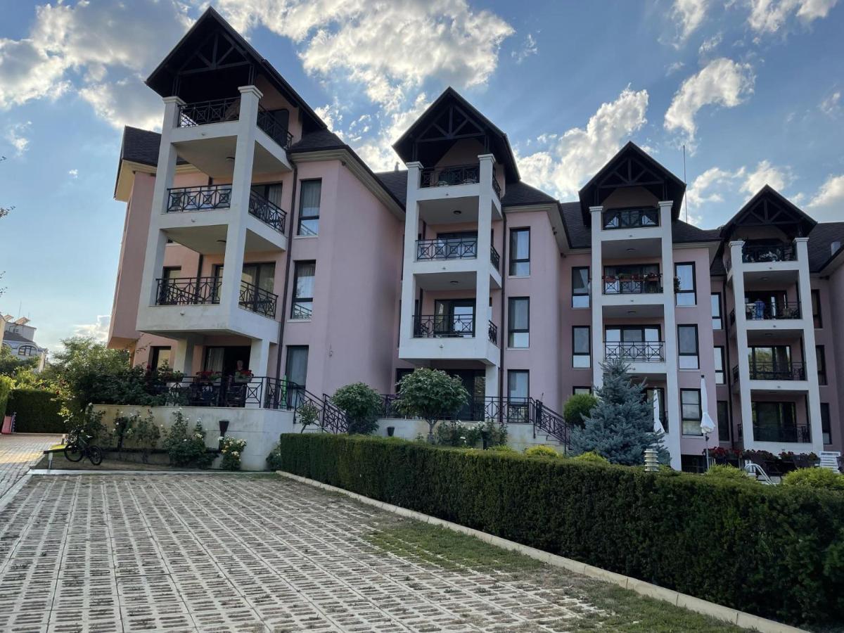 Stunning 2-Bed Apartment In Sea Resort Varna سينتس قسطنطين وهيلينا المظهر الخارجي الصورة